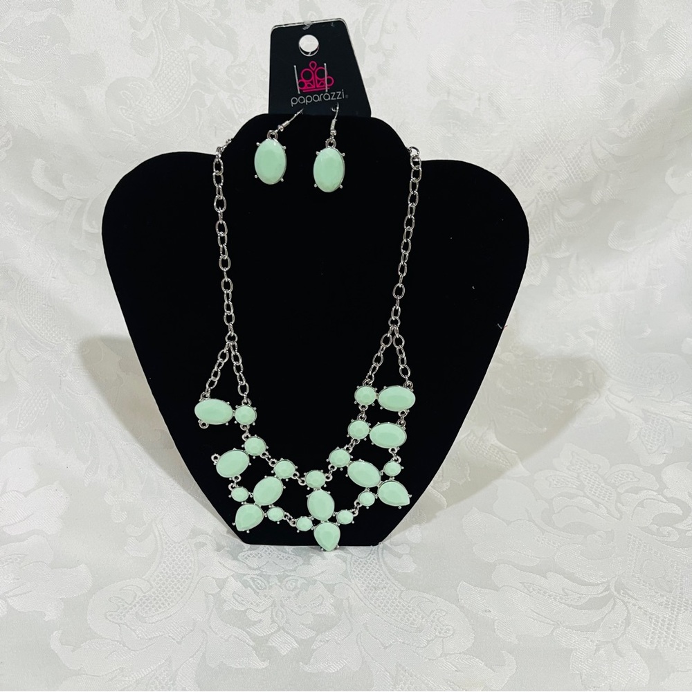 NWT Paparazzi Mint Green Necklace with Earrings (LAST ONE)